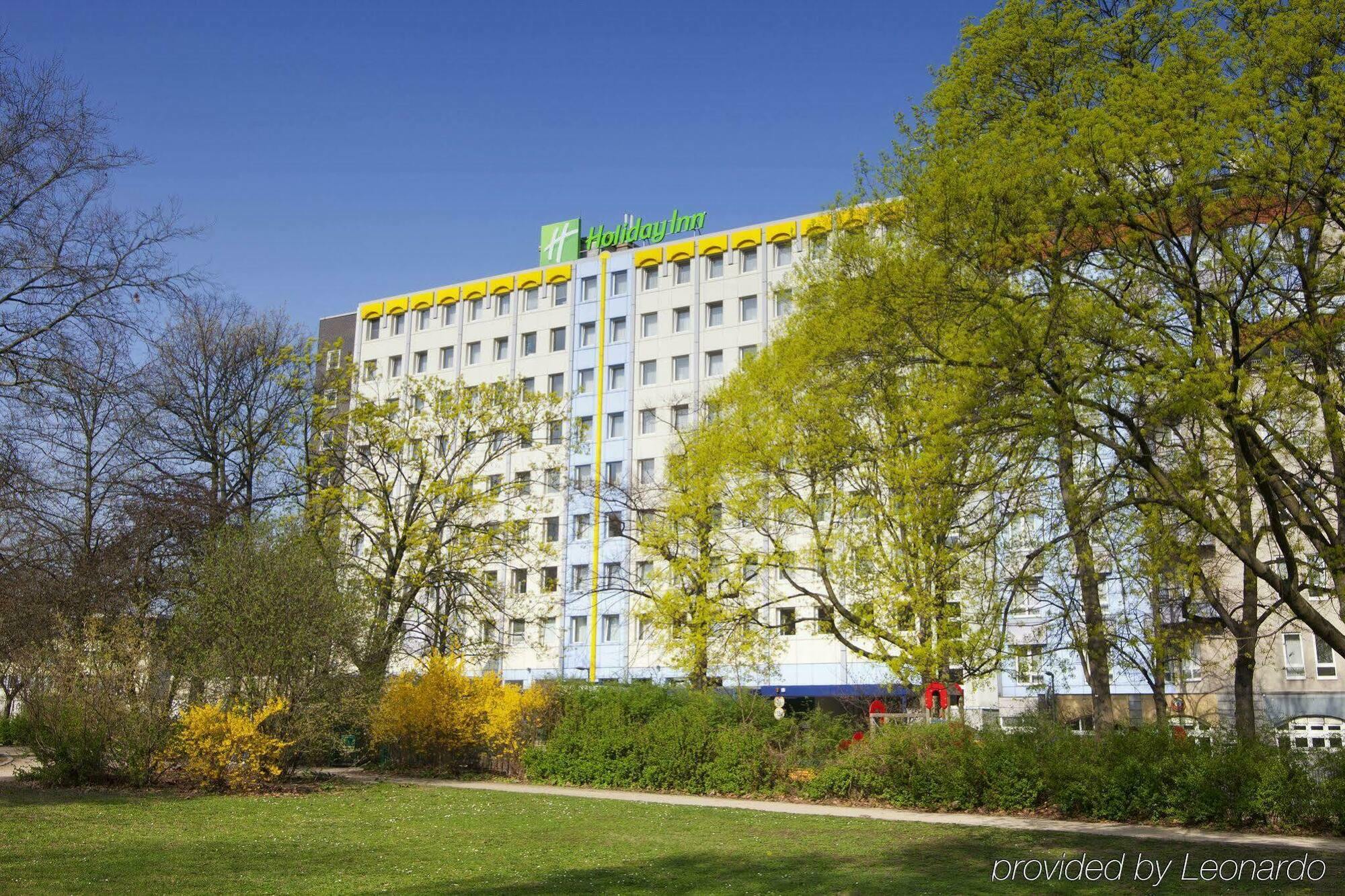 Moxy Berlin Humboldthain Park Exterior photo